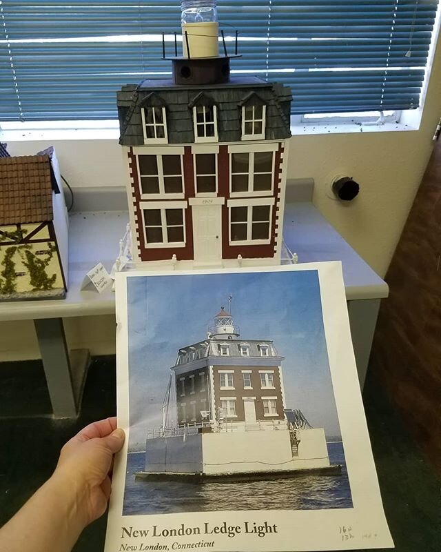 We always talk about #RealHousesIWouldLikeToTurnIntoDollhouses but someone actually turned the #NewLondonLedgeLight into a piece that ended up in Colorado! 
Now we're dreaming of a trip to see #lighthouses in #newlondonct ⛵
.
.
Search the hashtag for