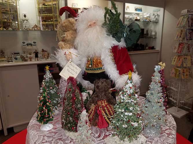 DMMDT-Gift-Shop-Miniatures-Santa-Xmas-Tree.jpg