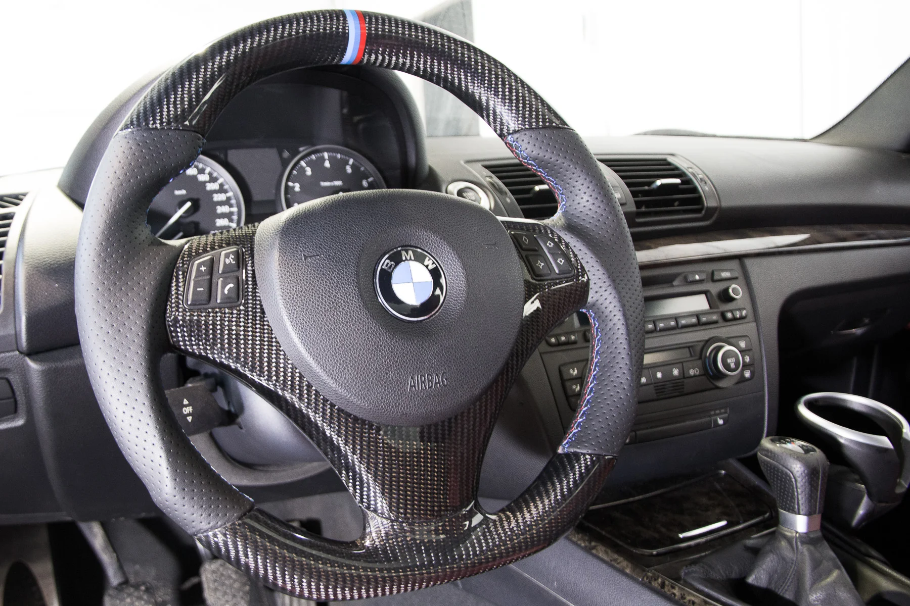 BMW-E92-cf-steering-wheel-2 (1).jpg