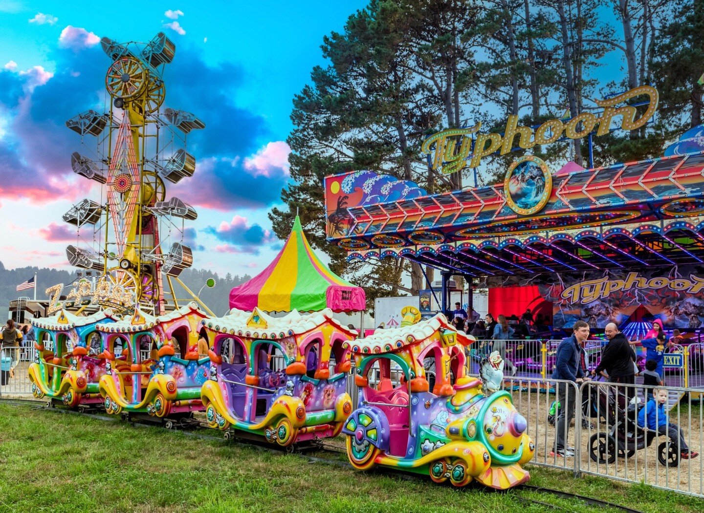 🎡 Aug 18-28th: The 126th Humboldt County Fair starts this week in @visitferndale! Bring the entire family for live music, horse races, carnival rides, livestock contests, horticulture, and a chili cook-off hosted by @guyfieri! 
👉 @humboldtcofair fo