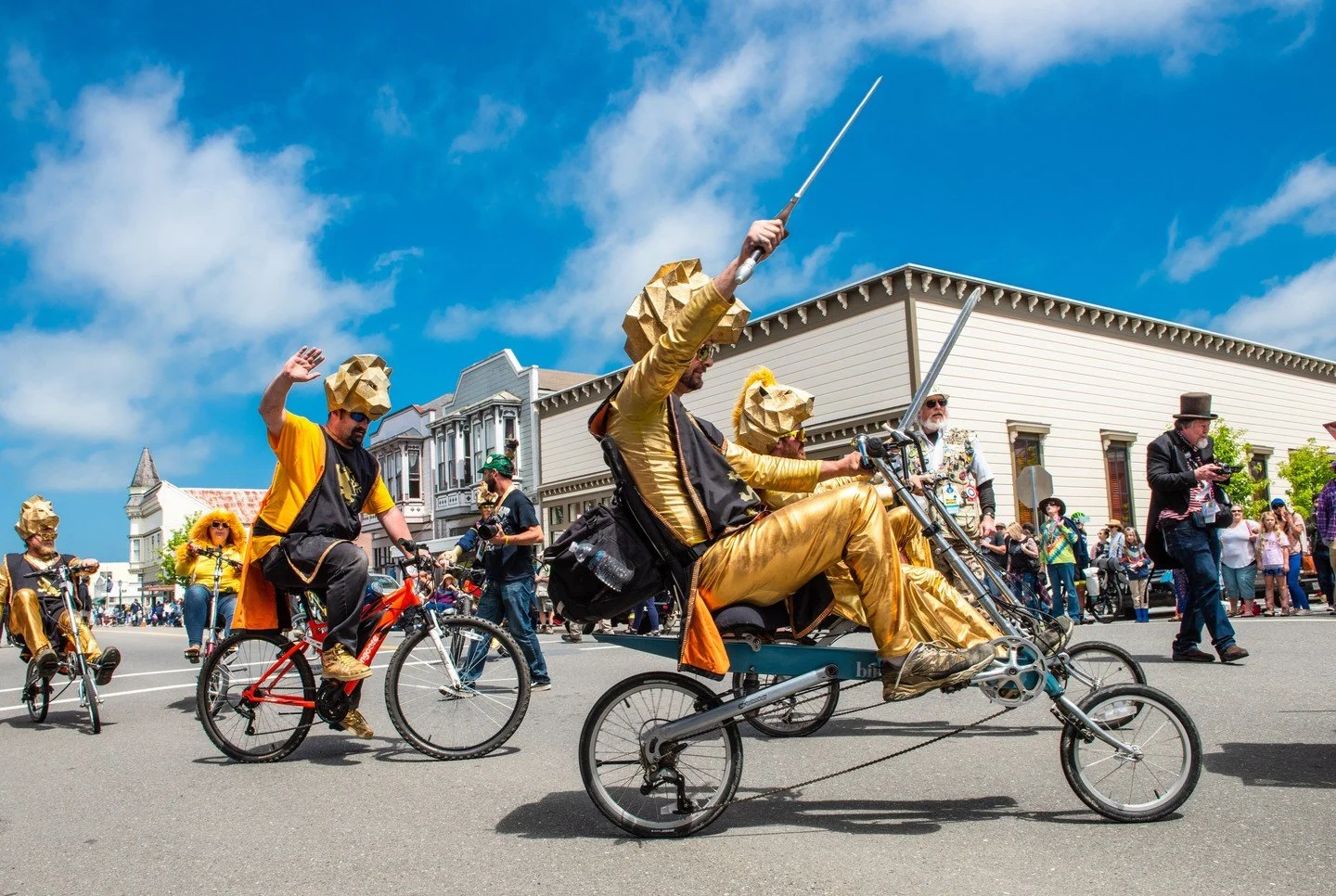 We're closing out May with a bang! Come enjoy these upcoming events in Ferndale 👉️⁠
⁠
MEMORIAL DAY WEEKEND:⁠
⁠
🌿 Architectural walking tours w/ @theferndalemuseum⁠
Fri-Sat, May 22-23⁠
⁠
🌿 Portuguese street fair and celebration w/ @eelrivervalleypo