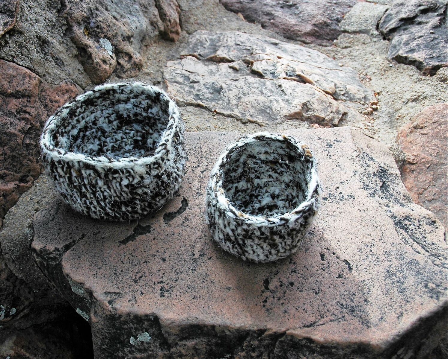 Picture: Brown and white Borrego bowls . Photo A. Chmielewski