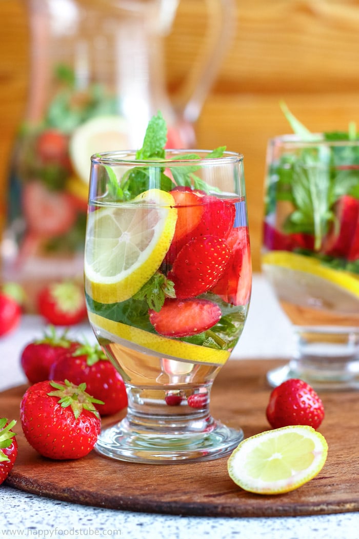 strawberry-lemon-infused-water-picture.jpg