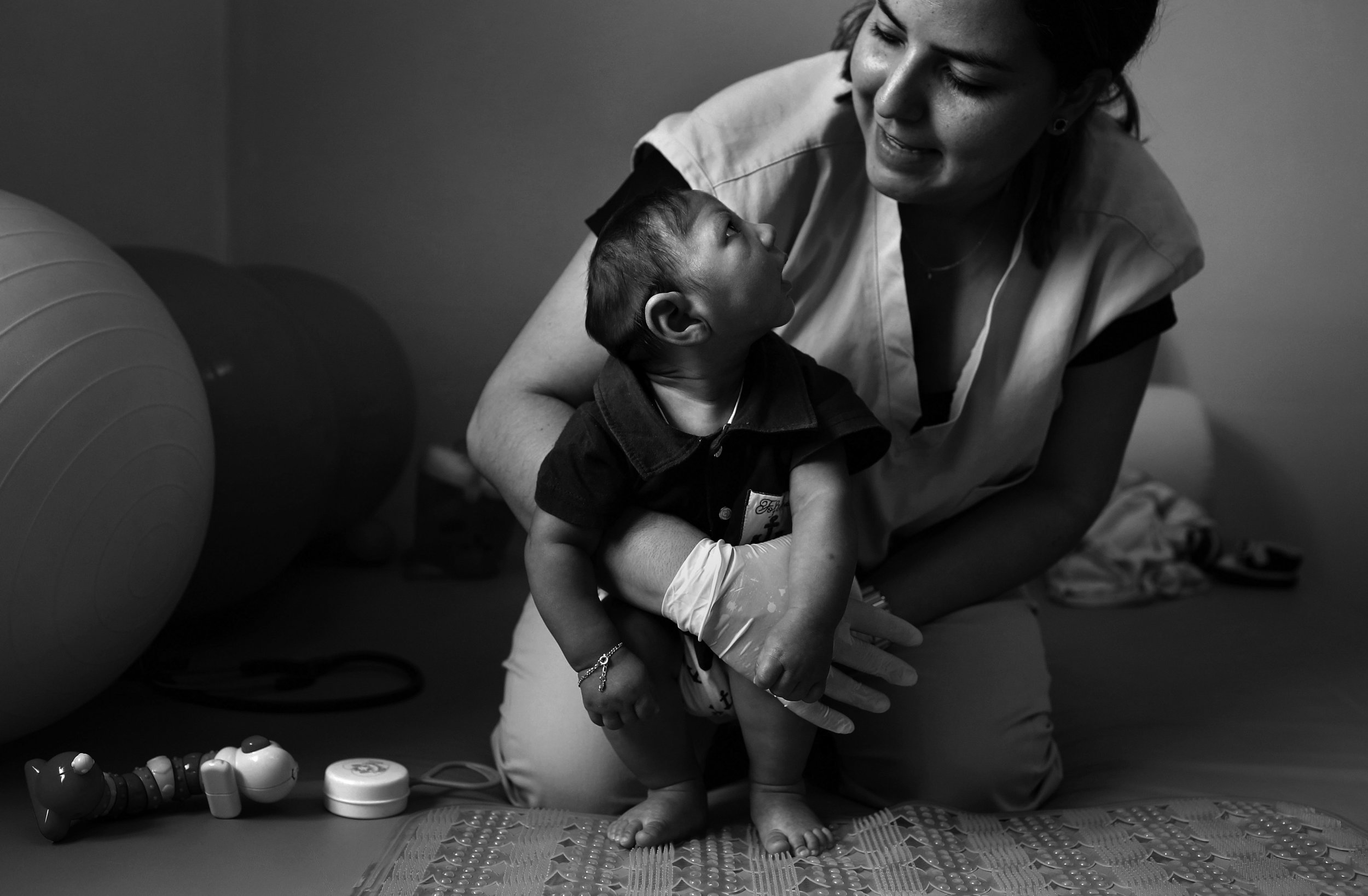  In the six years that physiotherapist Jeime Leal worked at a pediatrician’s office, she never had a microcephaly case. When she started at Pedro I Municipal Hospital in December, there were seven cases in the wing that was created for patients with 