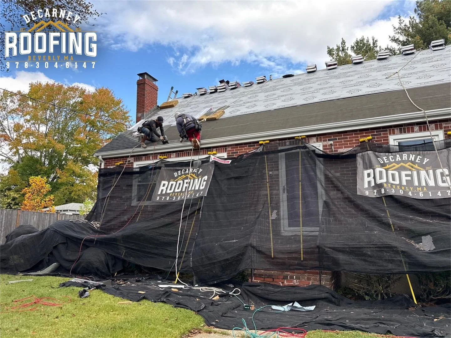 🍂 Another beautiful fall day for roofing here in Beverly! The leaves are changing, and so are the roofs! 🍁🏠
#DeCarneyRoofing #DeCarneyDidIt #TheDeCarneyDifference #BeverlyBasedBeverlyTrusted #BeverlyMa #BeverlysRoofer #beverlyhomecoming