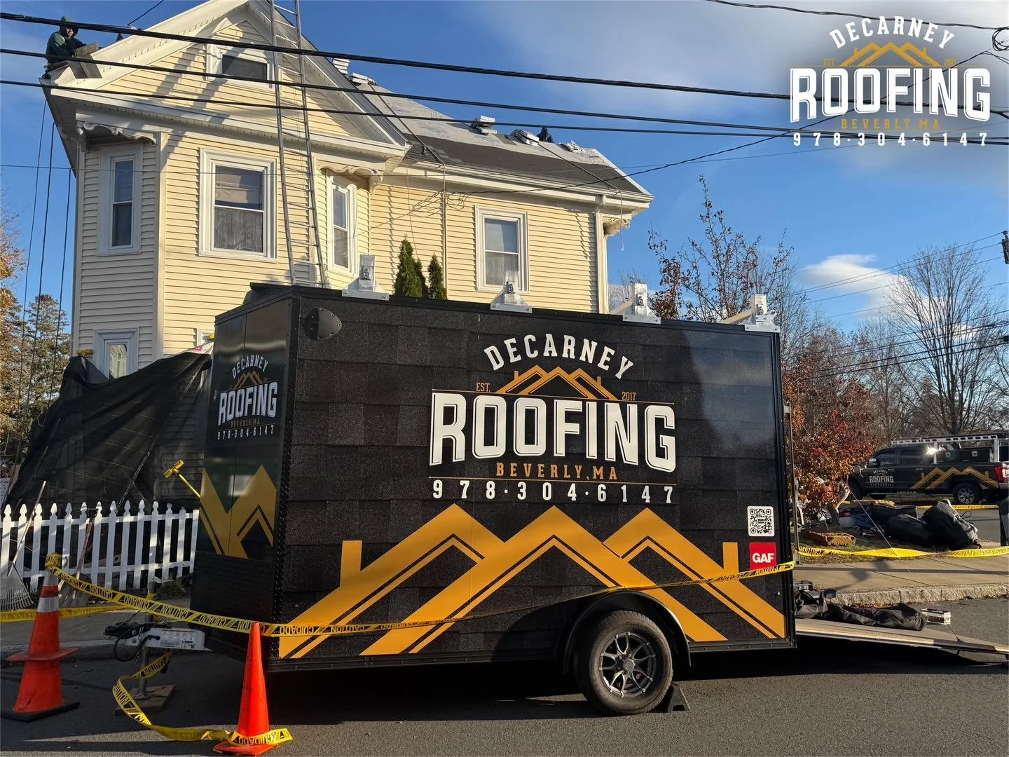 Sun&rsquo;s out&hellip; that means it&rsquo;s roofing time. ☀️🔨

#DeCarneyRoofing #DeCarneyDidIt #TheDeCarneyDifference #BeverlysRoofer #Beverly #BeverlyMa #BeverlyBasedBeverlyTrusted