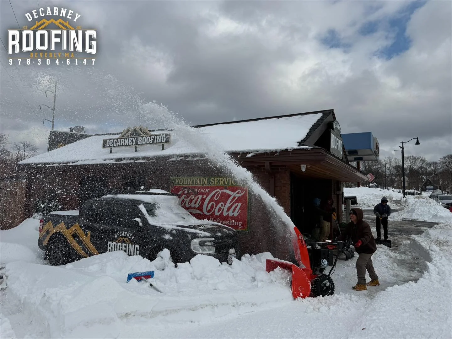 🤞Fingers crossed this is the last time we have to do snow removal at the office for the season!! 

#NoMoreSnow 
#DeCarneyRoofing #TheDeCarneyDifference #BeverlyBasedBeverlyTrusted #BeverlyMa #BeverlysRoofer