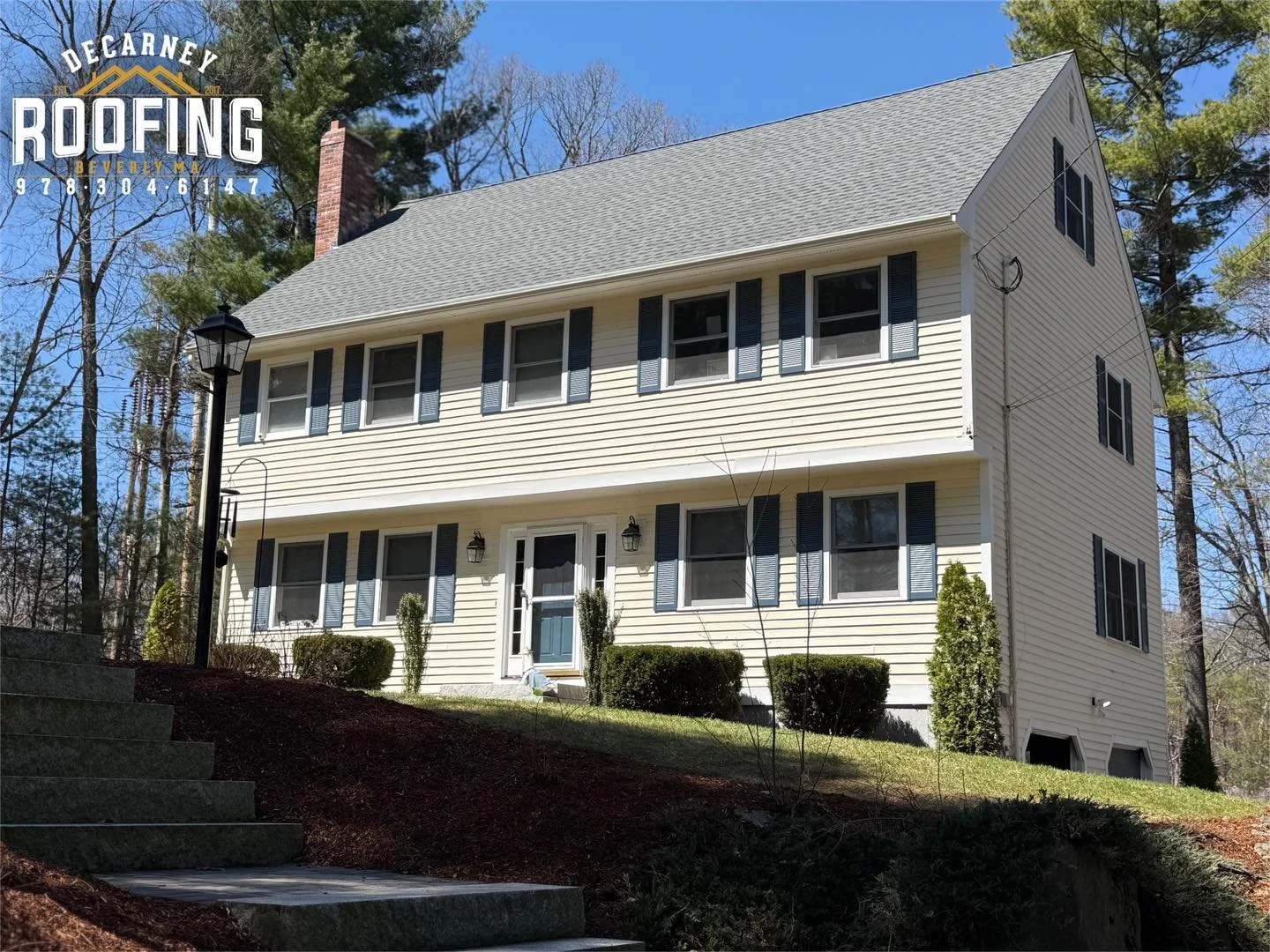 Happy Friday everyone 🙌

Wrapped up this roof out in North Andover now that the sun is finally out and shining! Have a great weekend!! 

#DeCarneyRoofing #DeCarneyDidIt #TheDeCarneyDifference