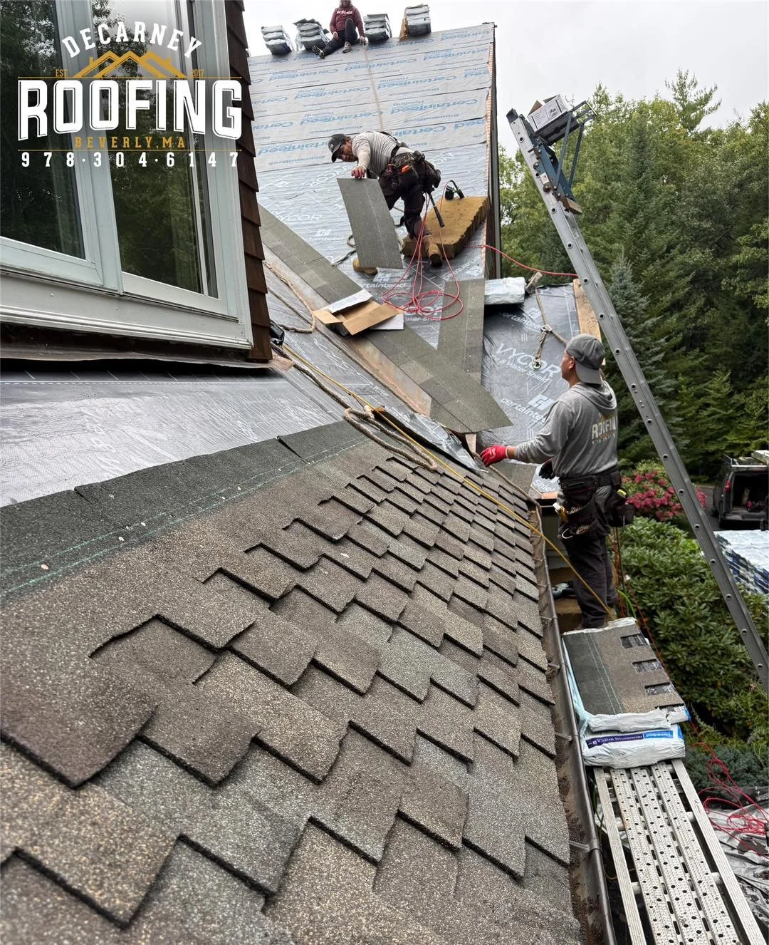 📍We don&rsquo;t always work in New Hampshire but when we do it&rsquo;s to install cool shingles like these 😎 

#DeCarneyRoofing #DeCarneyDidIt #TheDeCarneyDifference