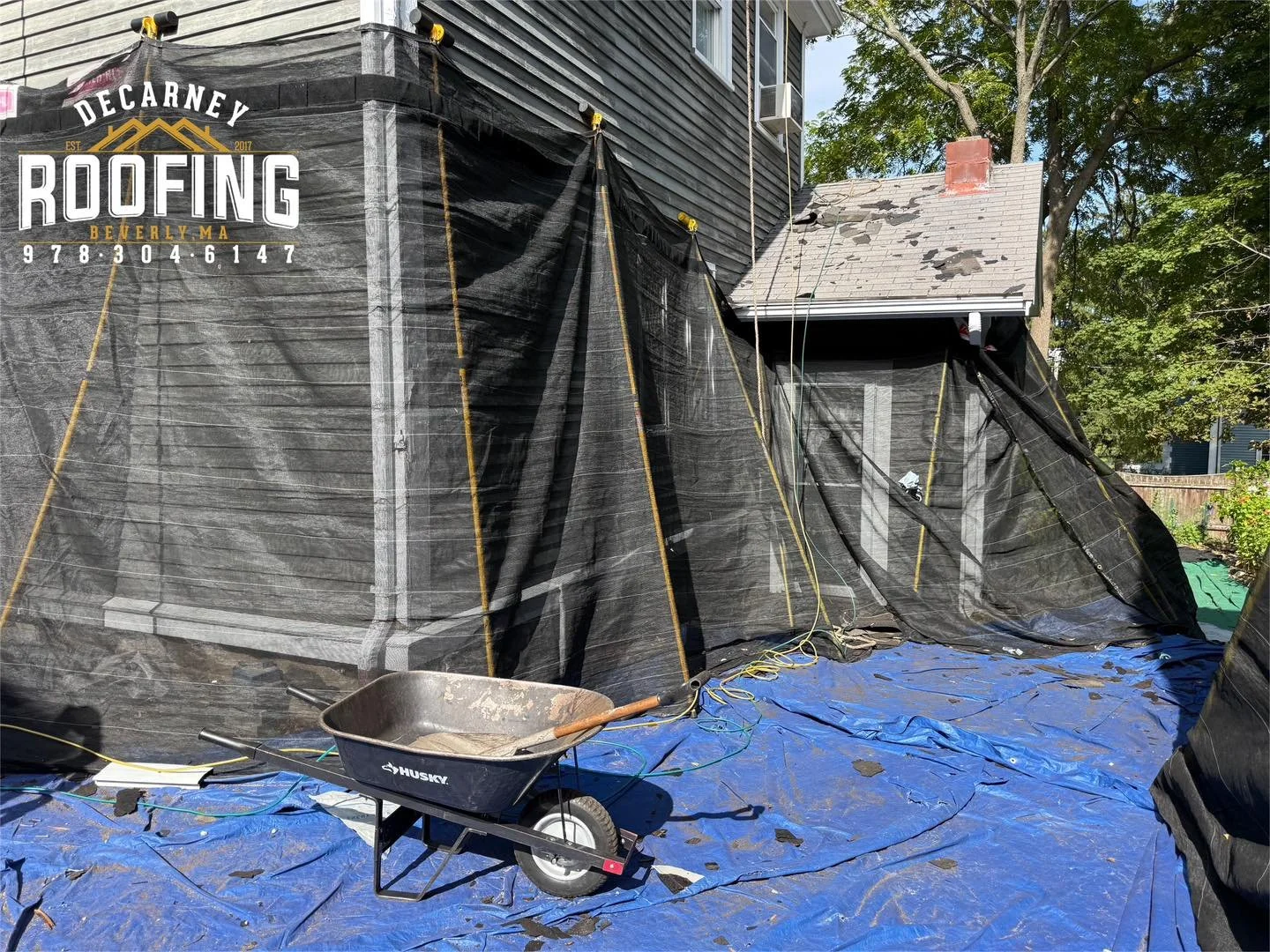 👷&zwj;♂️ Another home protected during the roof removal and install process 😎 Have a great weekend everyone! 

  #DeCarneyRoofing #DeCarneyDidIt #TheDeCarneyDifference #BeverlyBasedBeverlyTrusted #BeverlyMa #BeverlysRoofer #Beverly