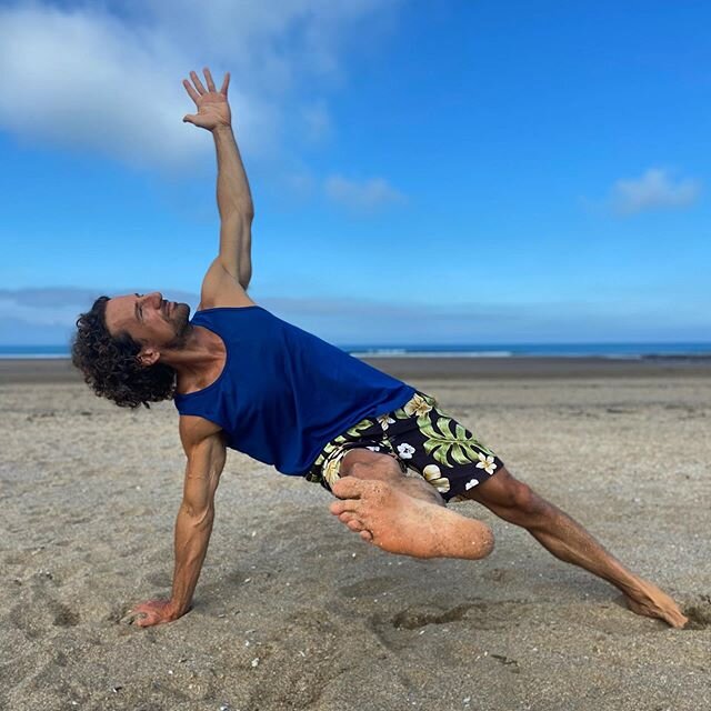 🎵 I&rsquo;ve got sole 🦶but I&rsquo;m not a soldier🎵⁣⁣⁣
. ⁣⁣⁣
This mornings 1 hour virtual beach yoga session is up on IGTV. Give it a go, let it flow 🕺. ⁣⁣⁣
. ⁣⁣⁣
Good day of PTs online and even in human form outside in the rain! ⁣if you want the