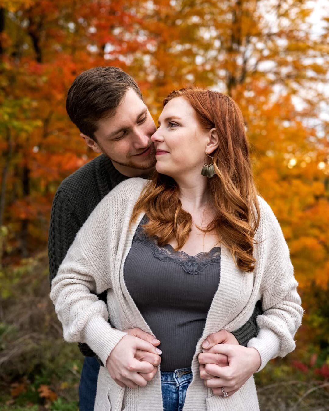 I love photographing engagement sessions and couples. It's like a date night and I provide the entertainment 💁&zwj;♀️📷💍. Also can we talk about these fall colors 😍🍂🍃🍁
.
.
.
.
.
.
.
.
.
.
#engagementphotos #engagement #engagementsession #engage