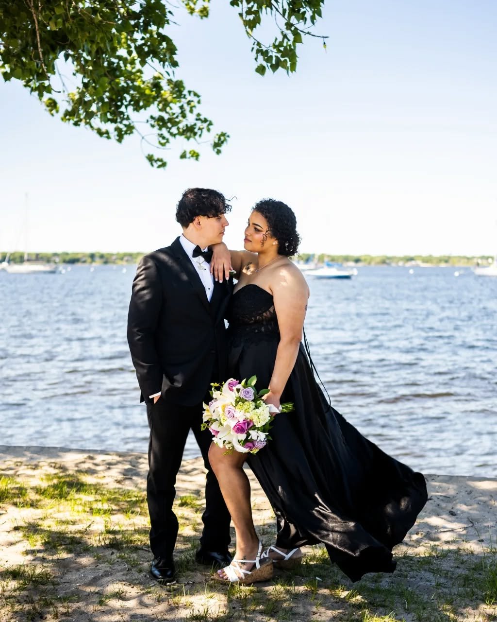 This gorgeous wedding from May was small and beautiful. The venue had absolutely no windows, but thankfully I bring my own lighting. So if you are getting married in a darker venue, I've got you!
.
.
.
.
#boxoflightphotography #muskegonweddingphotogr
