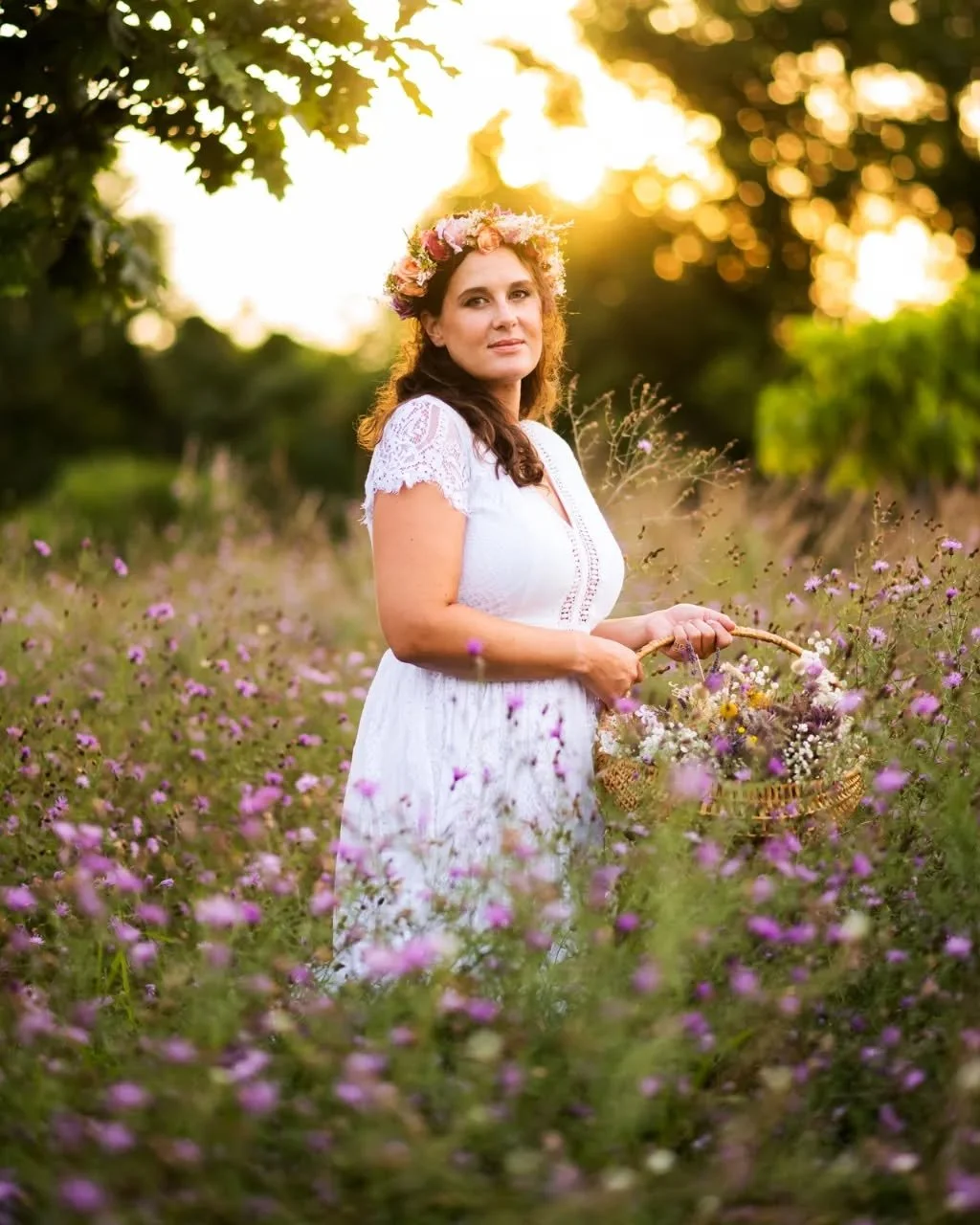 PART 2/2 
I am so excited to share these images from last night's session! I was absolutely thrilled when Amy contacted me earlier this year because she wanted to do a session to mark her 40th birthday. She knew that she wanted flowers and #Outlander