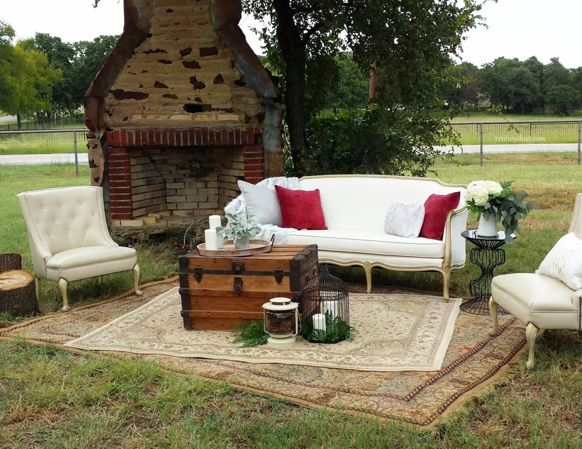 Marilyn Sofa holiday setup