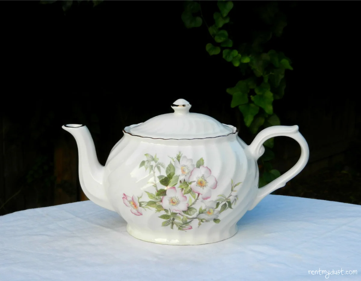 Dogwood Teapot (English)