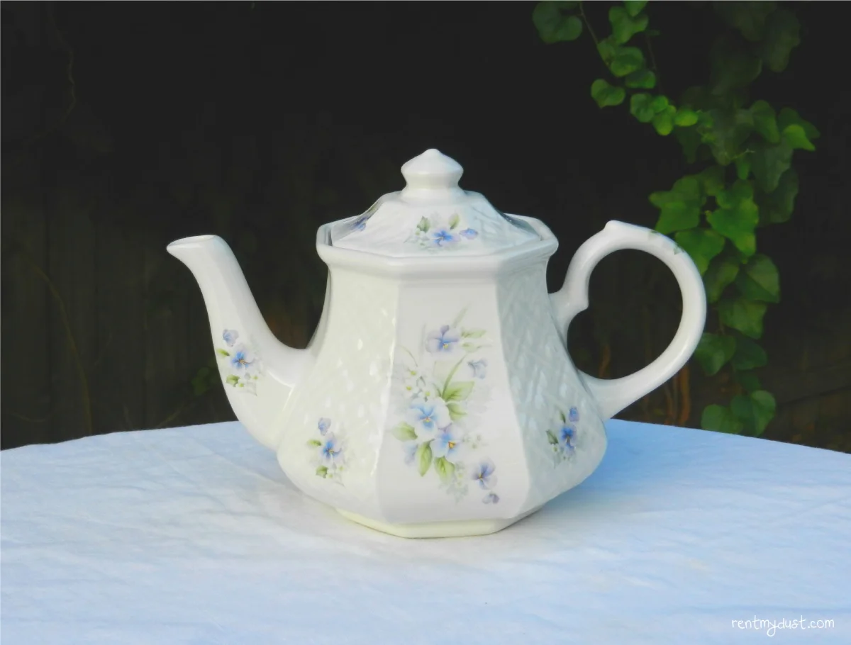 Blue Pansy Teapot (English)