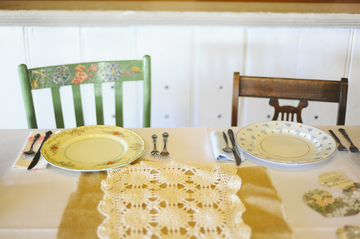 Mismatched Dinner Plates & Napkins