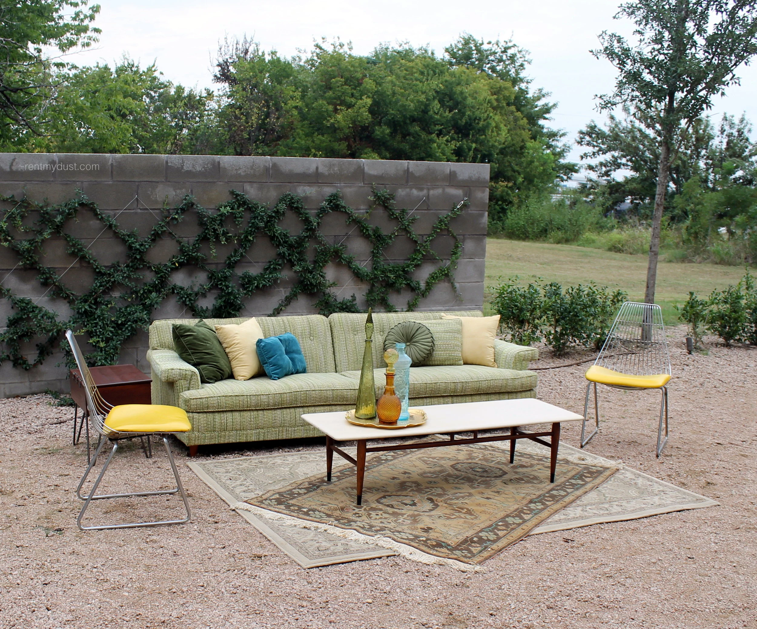 retro_green_rent my dust_lounge area_1.jpg