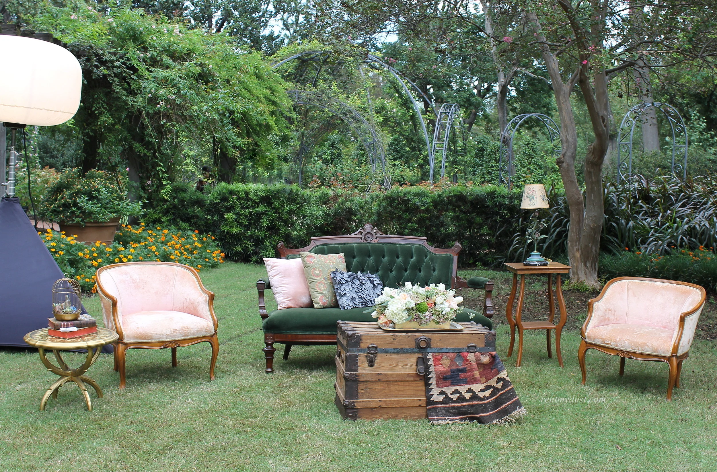 vivian_doris_day_rent my dust lounge area_3.jpg