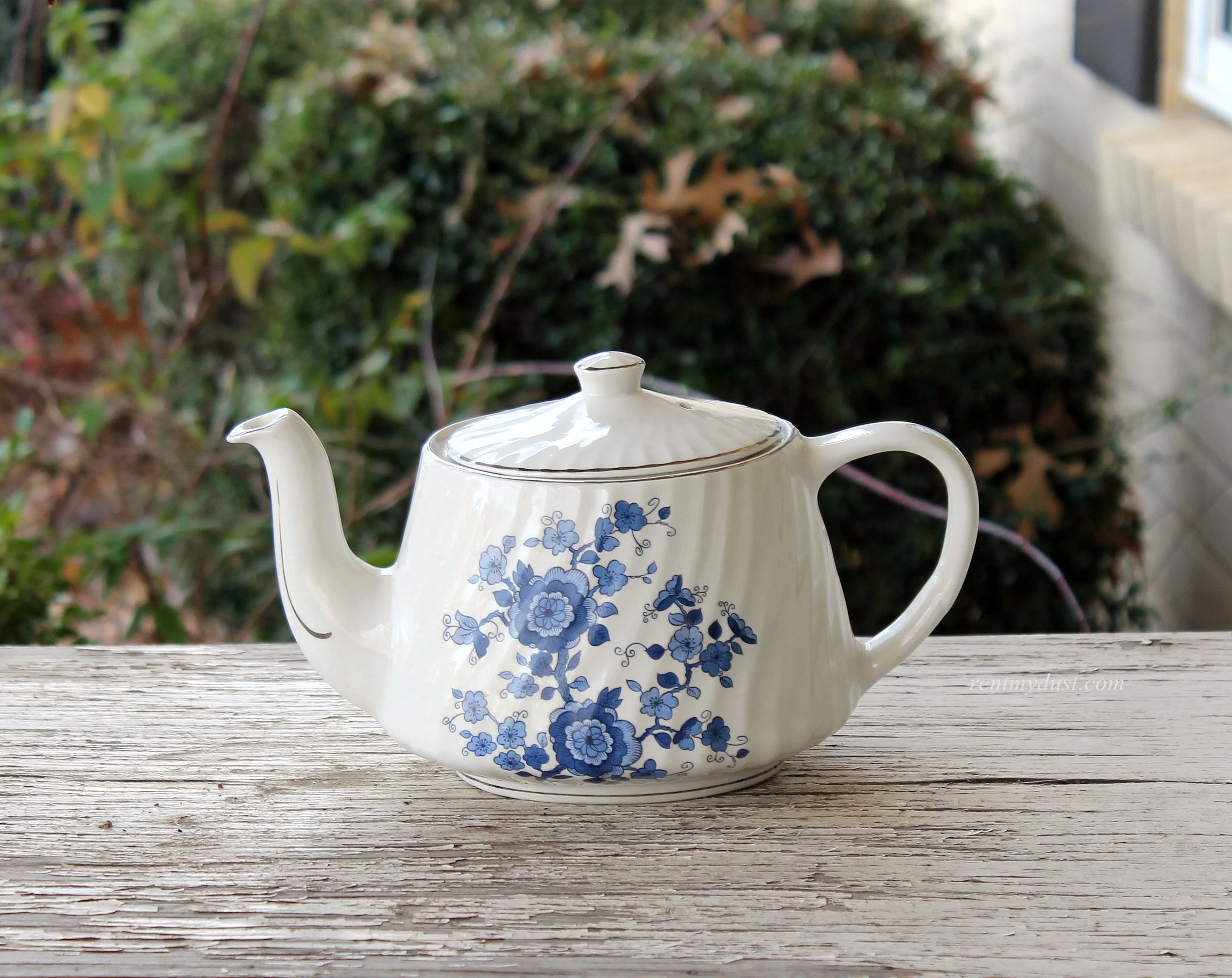 wedgewood blue_teapot.jpg