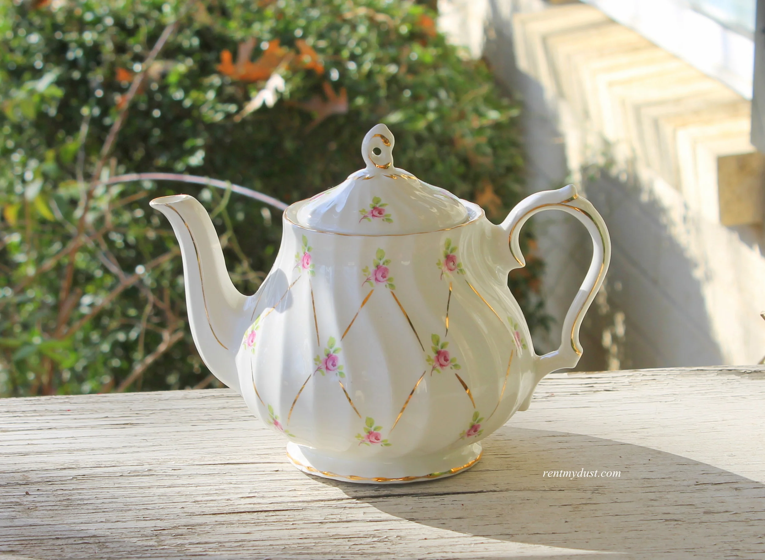 rosebud_sadler_teapot.jpg