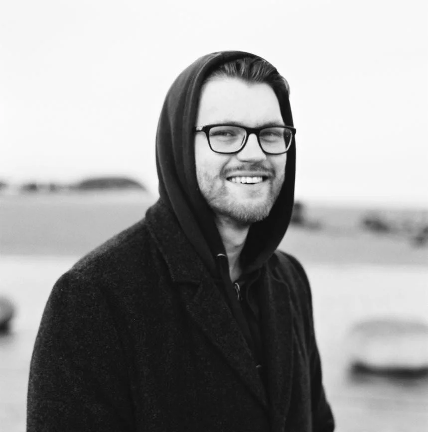 Chris is a PhD student in Philosophy at the Ruhr University Bochum in Germany, writing a dissertation on logic(s) of imagination. His research interests include philosophical logic, formal semantics, and philosophy of fiction. In his free time, he likes to play board and card games.