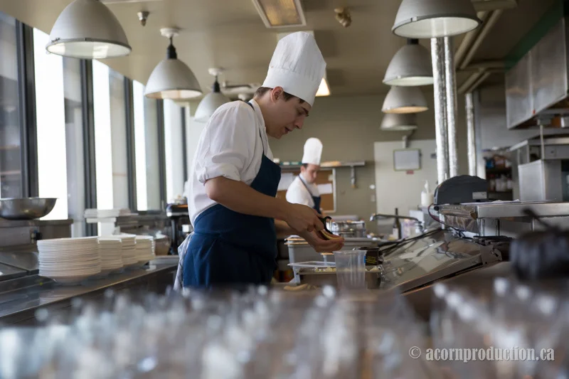 03-canoe-restaurant-toronto-wedding-chef-kitchen