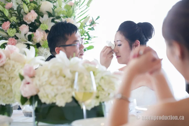 14-canoe-restaurant-wedding-bride-crying