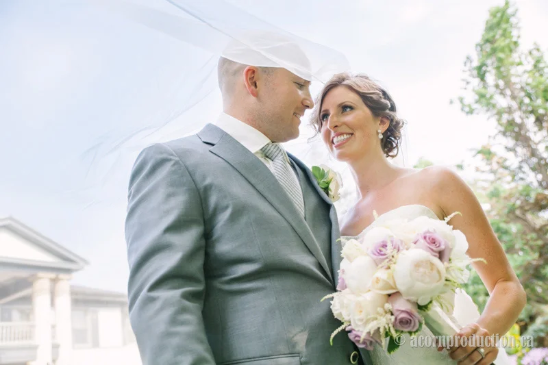 23-bride-veil-groom