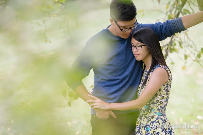 11-soft-airy-engagement-photo