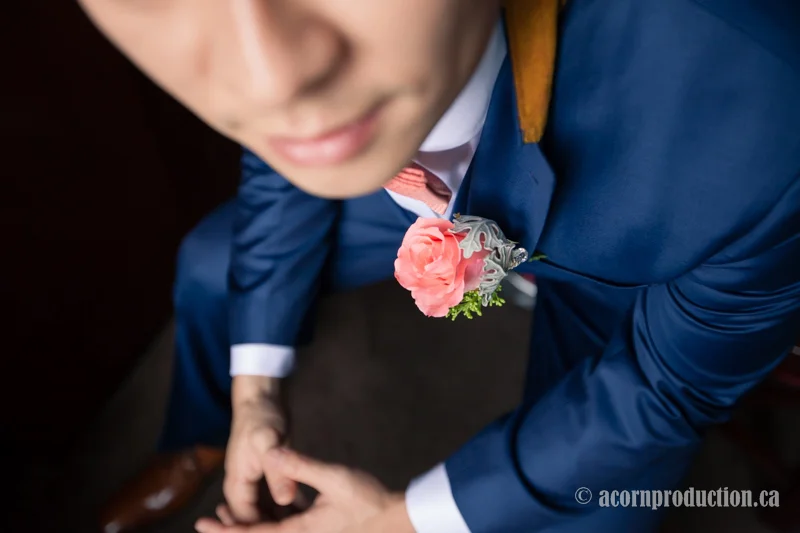 03-groom-pink-boutonniere-closeup