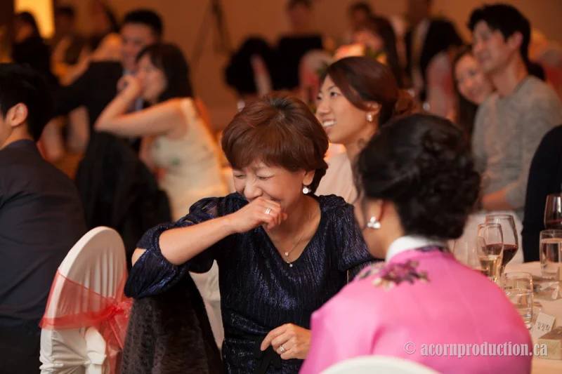 33-wedding-reception-guest