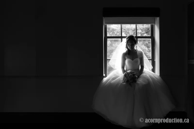 22-bride-quiet-moment