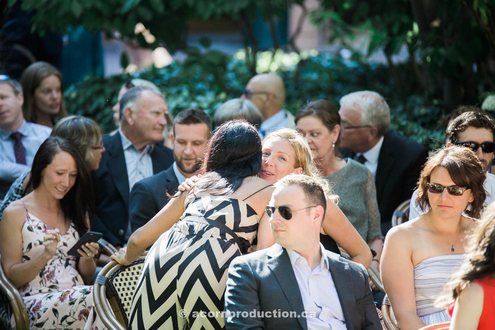 guests-arriving-at-wedding-cermony.jpg