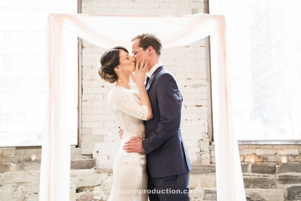 22-first-kiss-wedding-couple-hotel-ocho-toronto.jpg