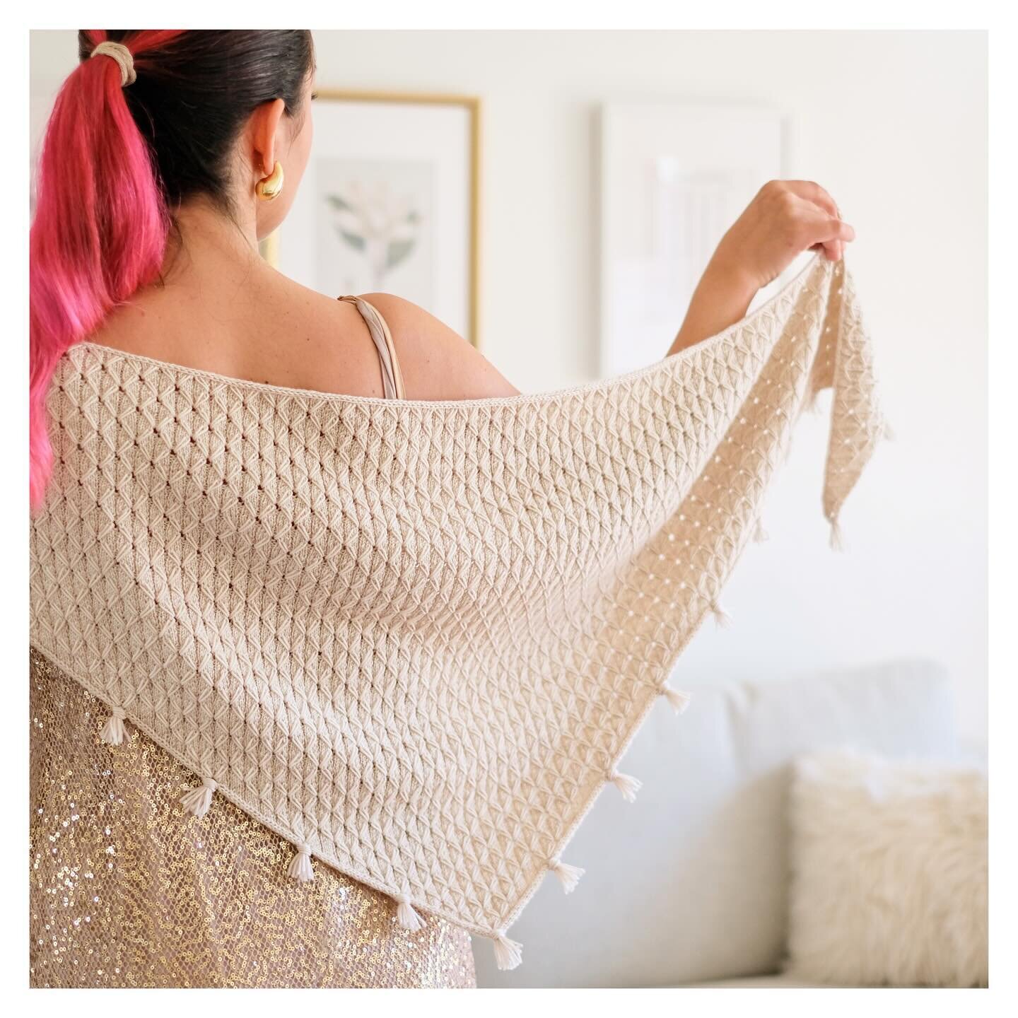 Thank you for all the love you&rsquo;re showing to Star Jasmine Shawl!
I adore this simple and effective design, and seeing it received so well fills my heart 💛

As the first ever @bayareayarncrawl is rolling in full force, I can&rsquo;t wait to mee