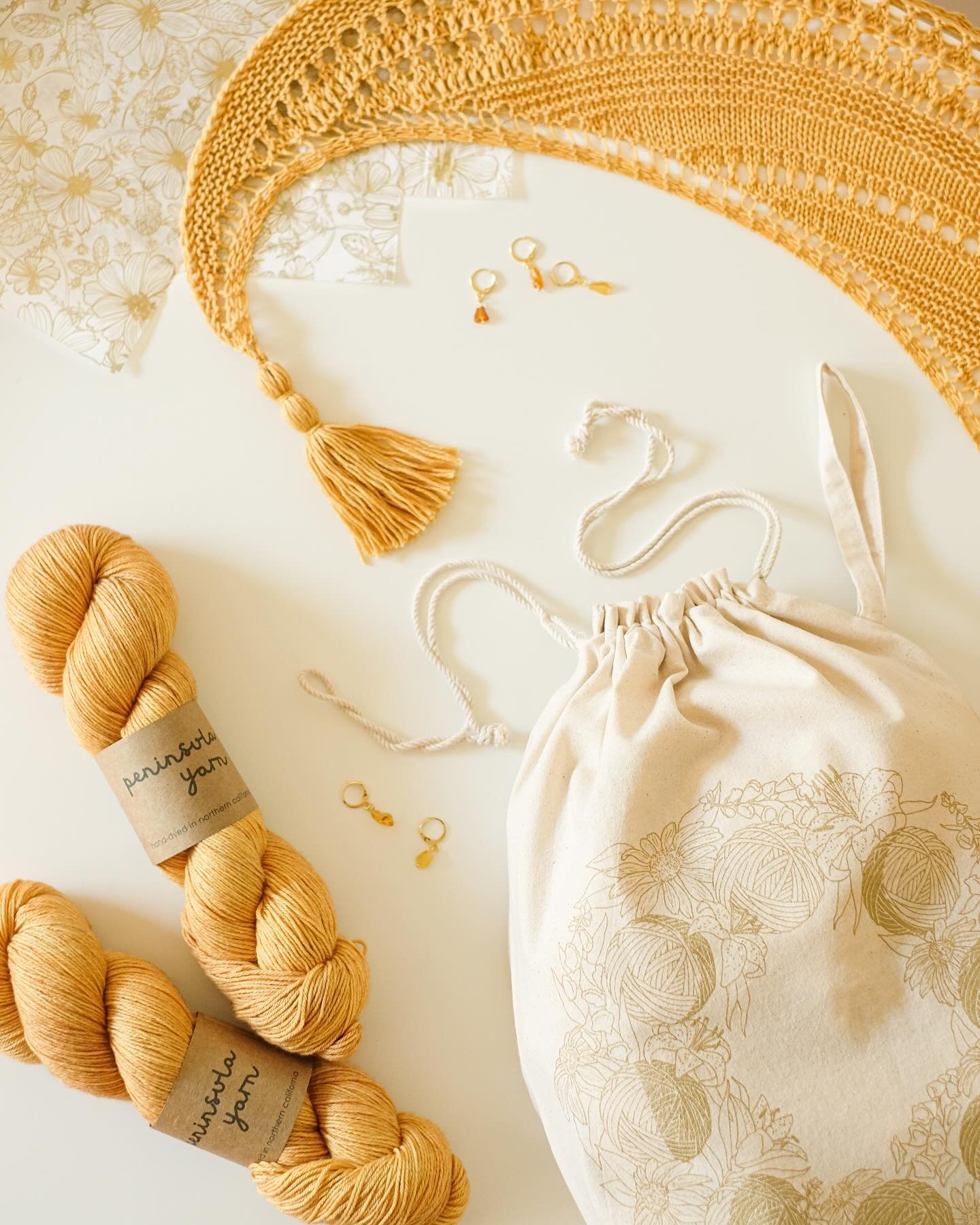 Good morning! ☀️

Popping into your feeds to let you know that per your requests we have extended the preorder deadline for our kits with @peninsulayarn and @dawnkathrynstudios until June 10th, 9pm PT 💛

So if you were eyeing this summer special, th