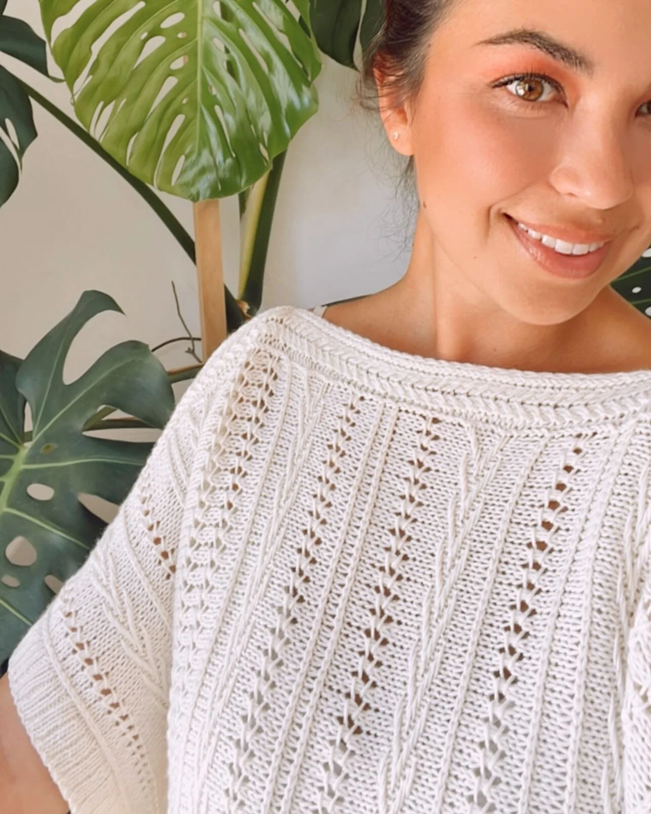 Call for testknitters - Ardea Poncho 🕊️

I&rsquo;m enjoying working on this little gal so much! It&rsquo;s knit in two panels sideways in stripes of different textures and there&rsquo;s no shaping &ndash; a perfect type of potato chip knitting 🌿

T