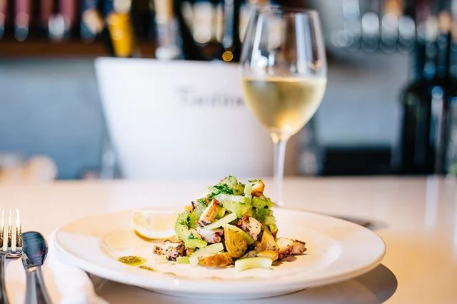 The perfect vice for these hot summer days. Stop by to try our favorite wine &amp; salad pairings today.⠀⠀⠀⠀⠀⠀⠀⠀⠀
-⠀⠀⠀⠀⠀⠀⠀⠀⠀
-⠀⠀⠀⠀⠀⠀⠀⠀⠀
-⠀⠀⠀⠀⠀⠀⠀⠀⠀
#fresh #salad #whitewine #cleaningredients #isolapizza #isolapizzabar #isolapizzasd #italianfood #sdeat