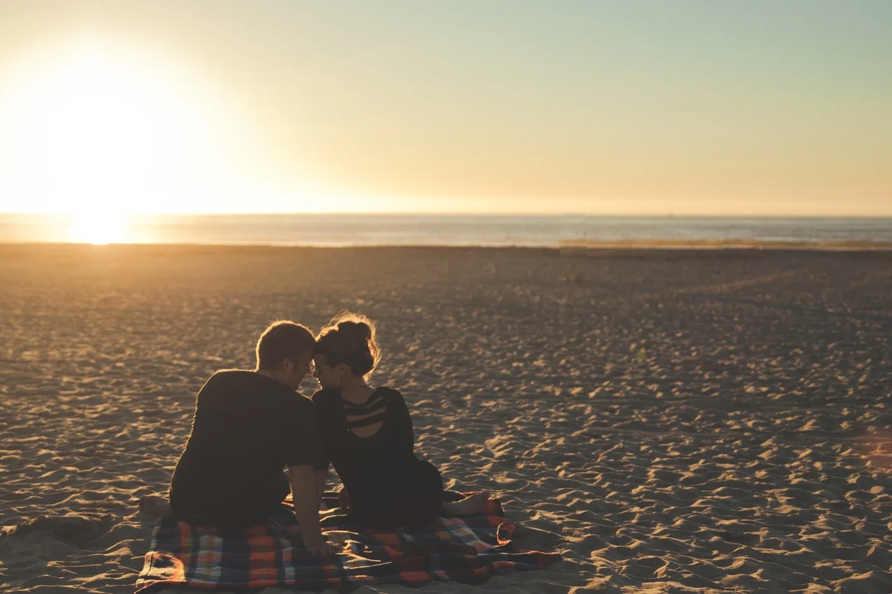 This is California. If it were Oregon these people would be wearing Smartwool long johns, Pendleton sweaters, Columbia jackets, and Patagonia puffer coats. And they'd still be huddled a lot closer together for warmth.