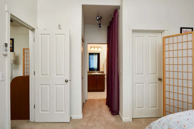 565+NW+Lost+Springs+Terrace-small-010-9-Master+Bedroom-666x445-72dpi.jpg