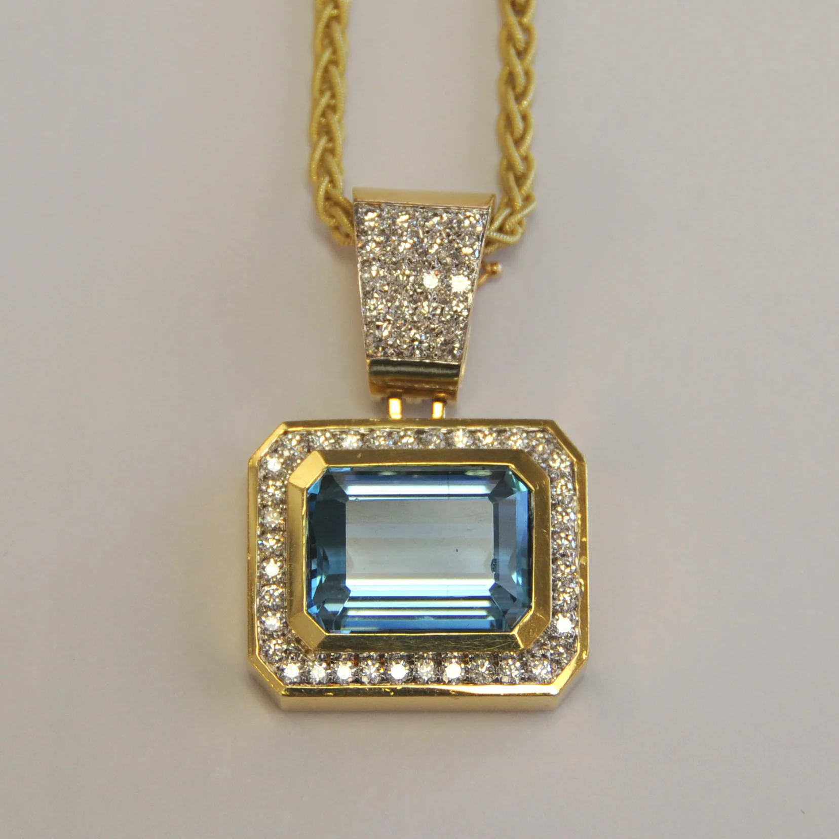 #4 15.94 ct Aqua