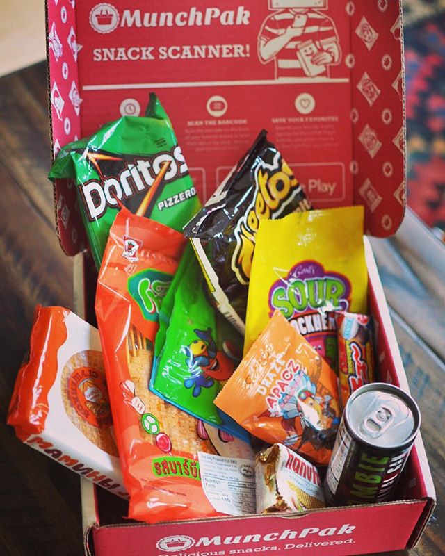 Let’s talk about MunchPak for a second 🤖💩 This company offers snacks from around the world... Salty✔️ sweet✔️ tangy✔️ spicy✔️ fizzy✔️ chewy✔️ crunch✔️ you name it, they’ve got it.
