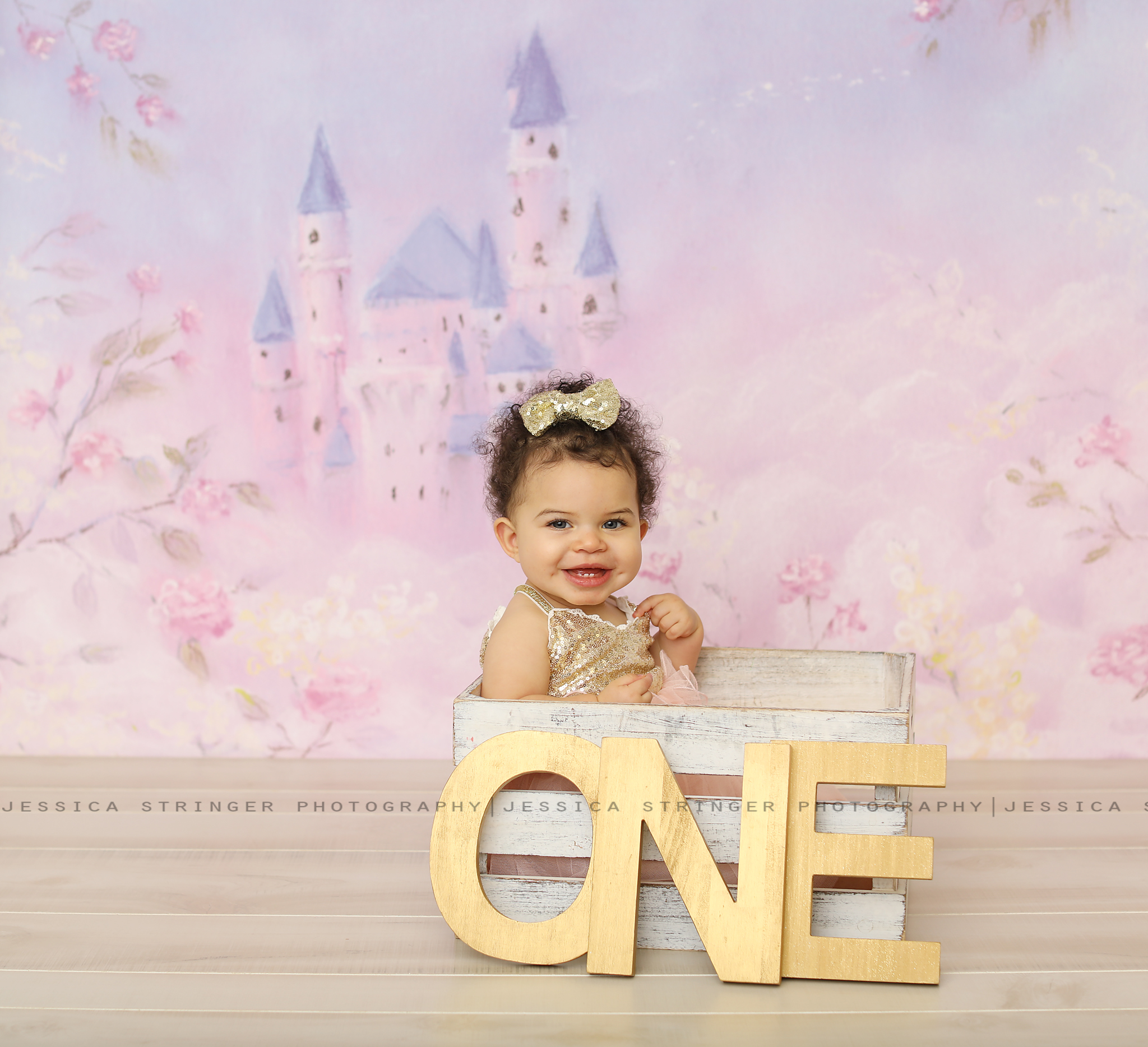 Little princess! Rochester ny cake smash photos // newborn photos in rochester ny // baby photography rochester ny // 