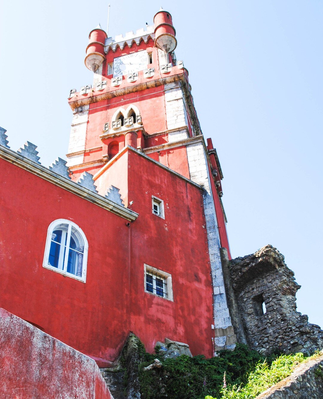 More from Pena Palace in Sintra, Portugal. This red tower offers spectacular views.⁠
#citizensco⁠
..⁠
..⁠
..⁠
..⁠
#afar #adventure #beautifuldestinations  #bestvacations #cntraveler #exploremore #guardiantravelsnaps #igdaily  #instagood #instadaily #