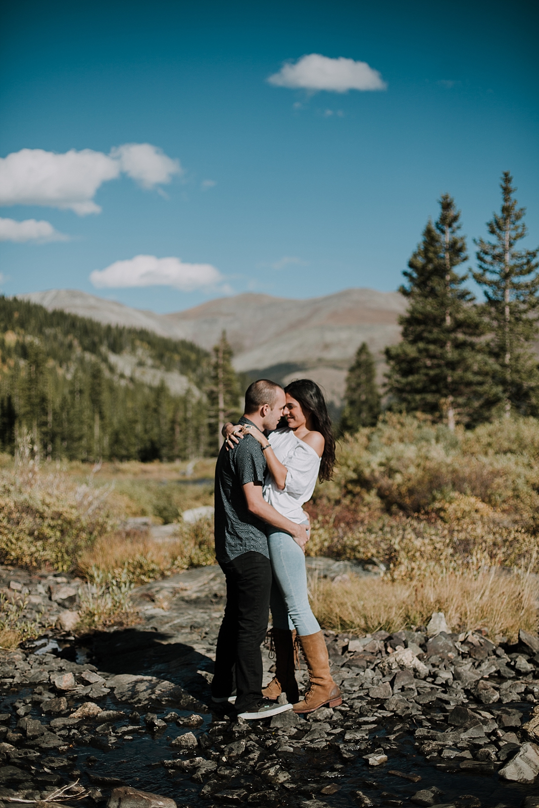 couple posing, breckenridge colorado wedding photographer, breckenridge colorado elopement photographer, hiking photographer, maui wedding photographer, maui elopement photographer