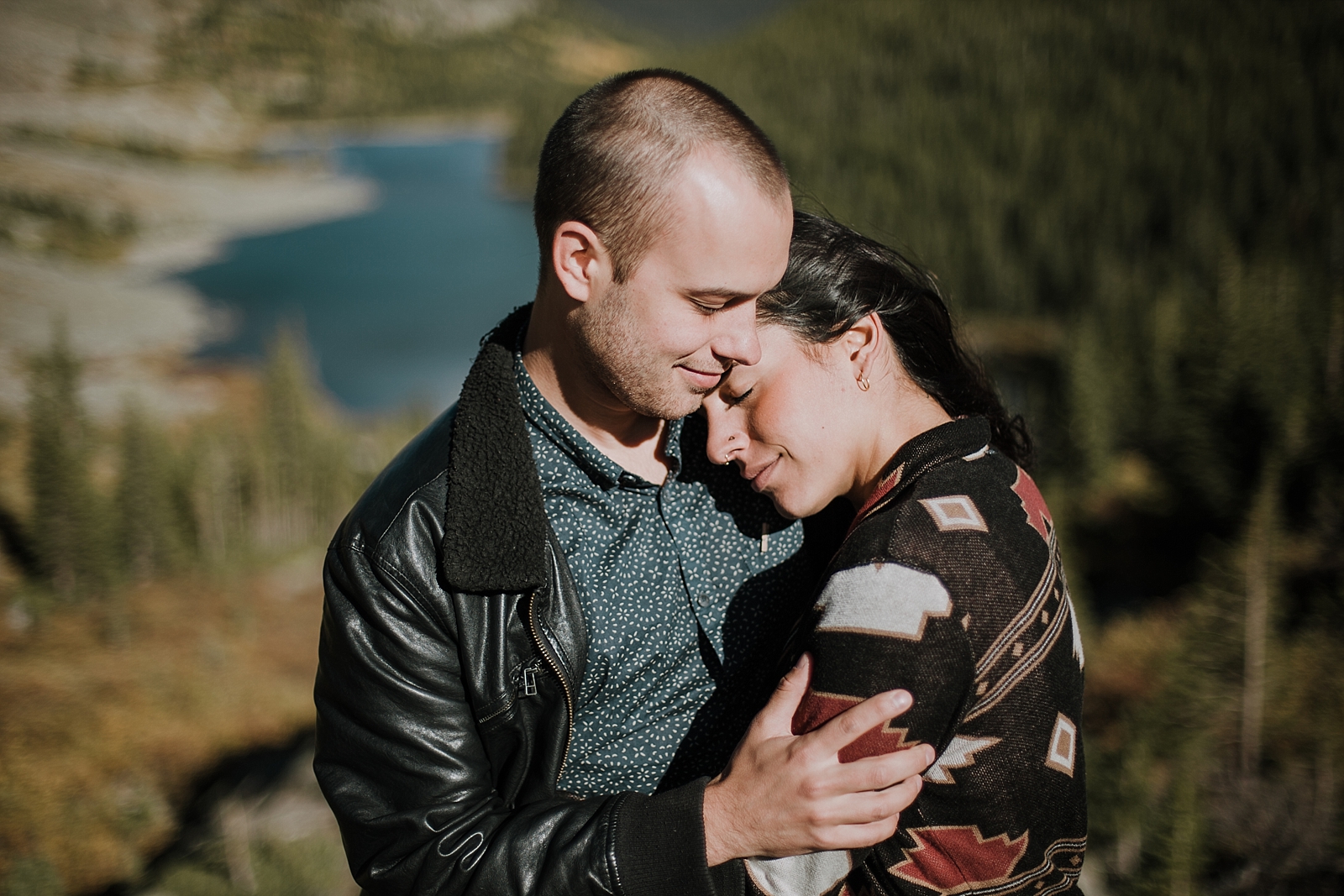 couple posing, breckenridge colorado wedding photographer, breckenridge colorado elopement photographer, hiking photographer, maui wedding photographer, maui elopement photographer