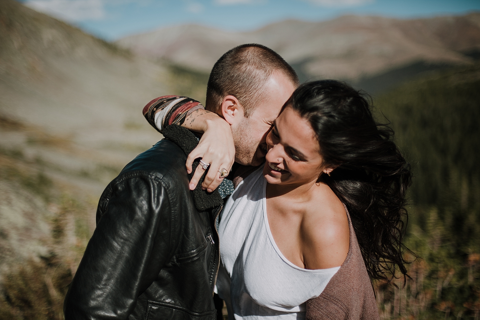 couple posing, couple kissing, breckenridge colorado wedding photographer, breckenridge colorado elopement photographer, hiking photographer, maui wedding photographer, maui elopement photographer