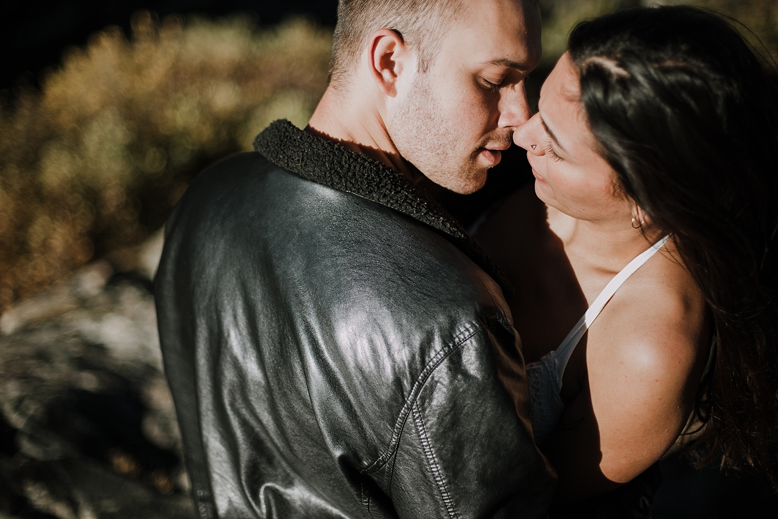 couple kissing, breckenridge colorado wedding photographer, breckenridge colorado elopement photographer, hiking photographer, maui wedding photographer, maui elopement photographer